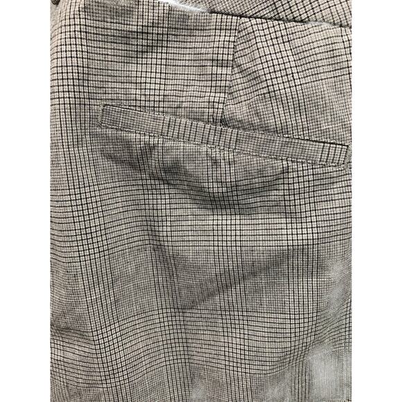 Size 16 Dockers Womens Plaid Gray Pants Mid Rise Curvy Metro Capri - Picture 2 of 8